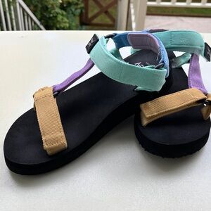 Hurley Multicolor Strappy Sandals, size 6